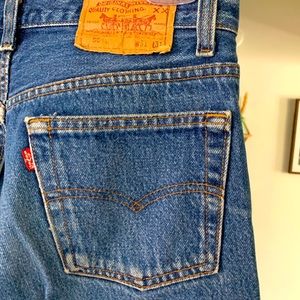 Blue wash Levi jeans!